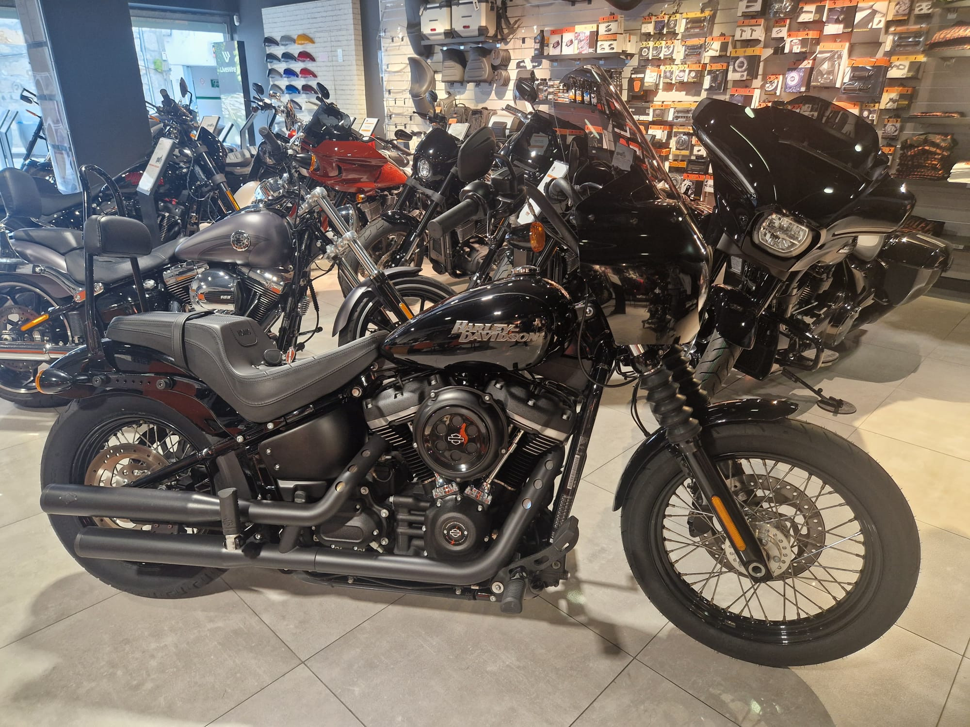 Street Bob 107 | Ano: 2018 | kms: 44.350 | Preço: 14.999€